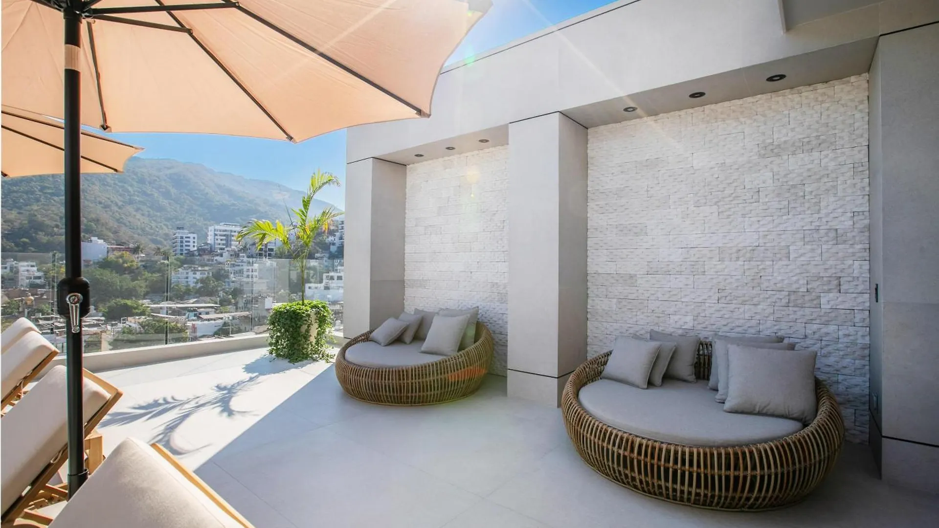 Artful 1Br In Romantic Zone, Pool, Bar And Hot Tub 巴亞爾塔港
